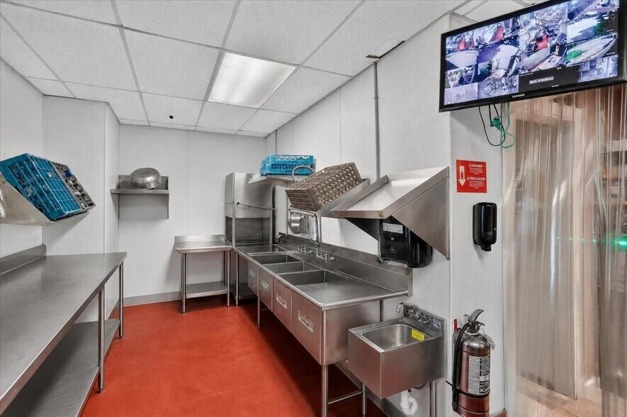 More Photos Of 11 E Pattagansett Rd, Niantic Restaurant For Sale
