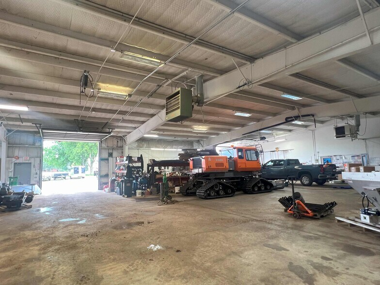 More Photos Of 7201 Mount Vernon Rd SE, Cedar Rapids Flex For Lease