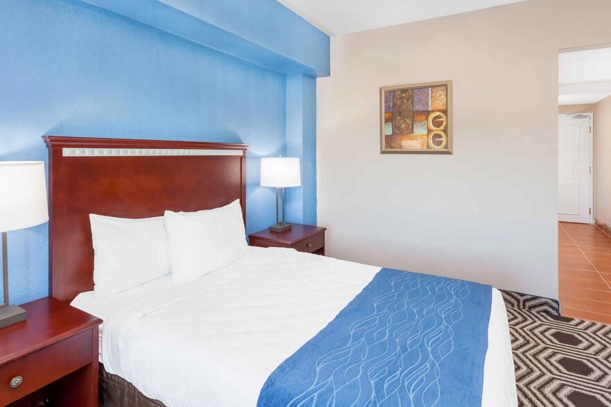 More Photos Of 215 E Walworth Ave, Delavan Hotel For Sale