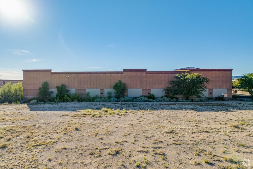 More Photos Of 42205 N Vision Way, Phoenix Department Store For Lease