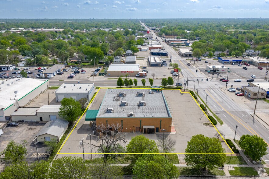 More Photos Of 1555 S Broadway, Wichita Drugstore For Lease