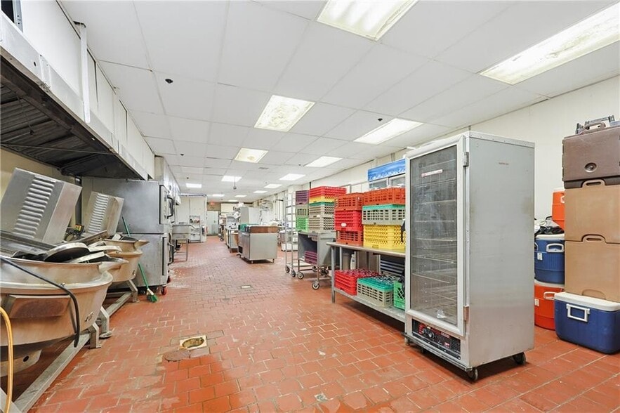More Photos Of 955 W Shore Rd, Warwick Restaurant For Sale