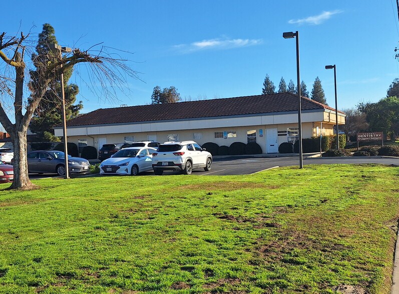 Primary Photo Of 1122 Rose Ave, Selma Medical For Lease