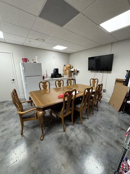 More Photos Of 235 NE Watula Ave, Ocala General Retail For Sale