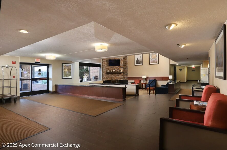 More Photos Of 525 N Canal Rd, Lansing Hotel For Sale