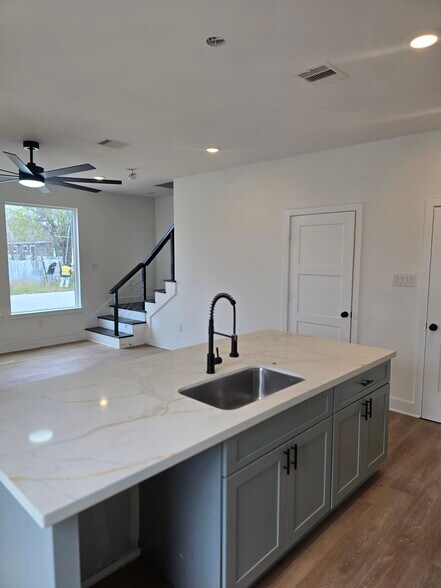 More Photos Of 4501 Newberry St, Houston Apartments For Sale