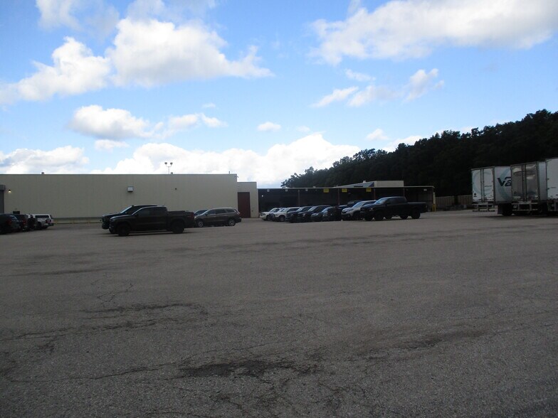 More Photos Of 2800 Estes St, Norton Shores Manufacturing For Sale