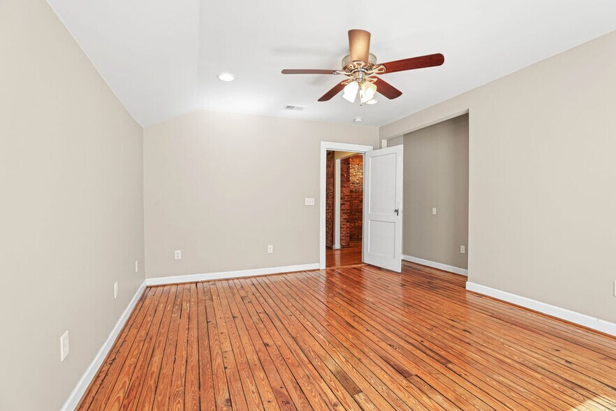 More Photos Of 113 Whitsett St, Greenville Office For Sale