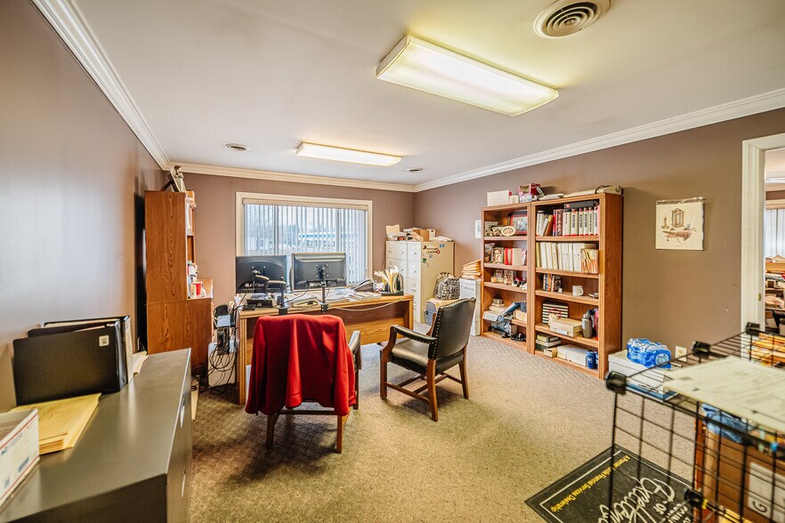 More Photos Of 1014 W Main St, Princeton Freestanding For Sale