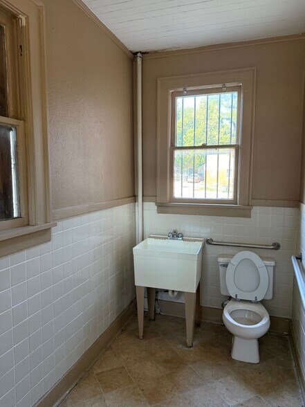 More Photos Of 2379 Ketchum Rd, Memphis General Retail For Sale