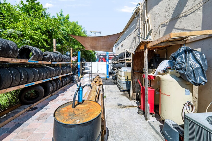 More Photos Of 2422 N Military Trl, West Palm Beach Warehouse For Sale
