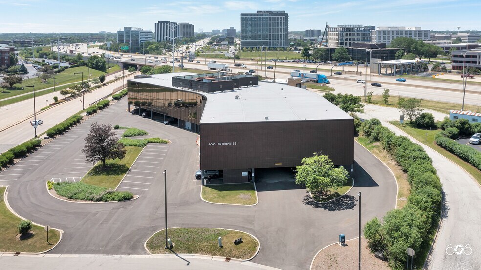 More Photos Of 800 Enterprise Dr, Oak Brook Office For Sale
