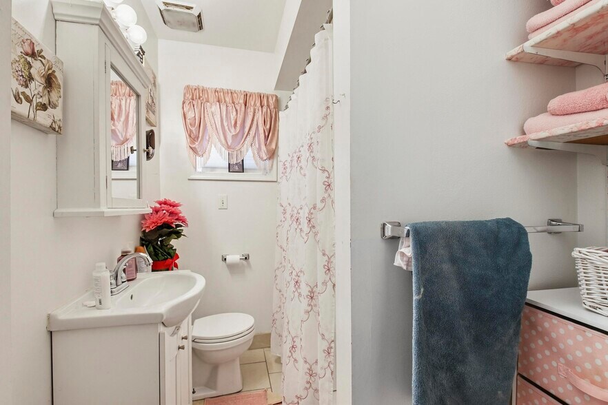 More Photos Of 467 Northampton st, Kingston Multifamily For Sale
