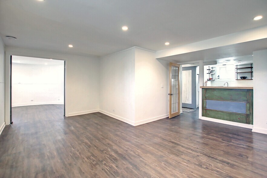 More Photos Of 1909 17th Ave SW, Calgary Office For Sale