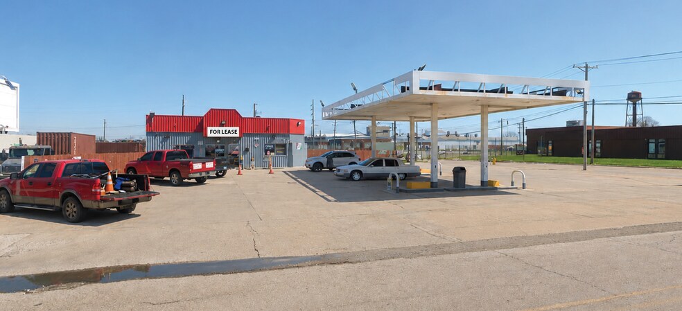 More Photos Of 2447 Bond Ave, East Saint Louis Service Station For Lease