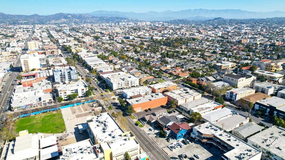 More Photos Of 228 S Oxford Ave, Los Angeles General Retail For Sale