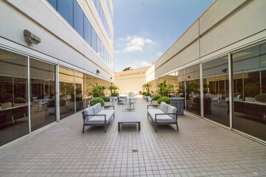 More Photos Of 12121 Wilshire Blvd, Los Angeles Office For Lease