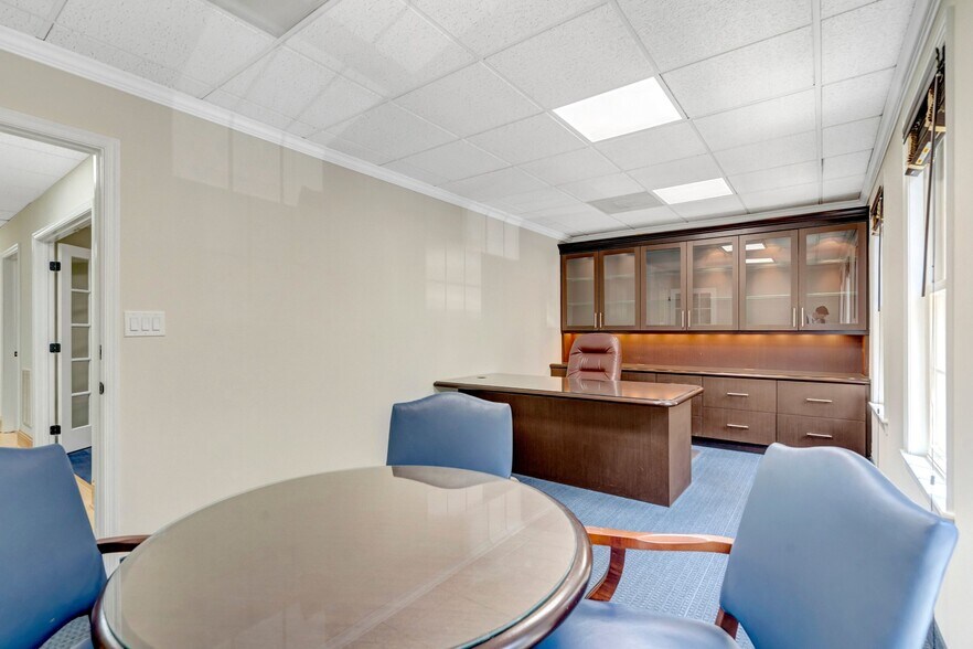 More Photos Of 10525 Braddock Rd, Fairfax Medical For Sale
