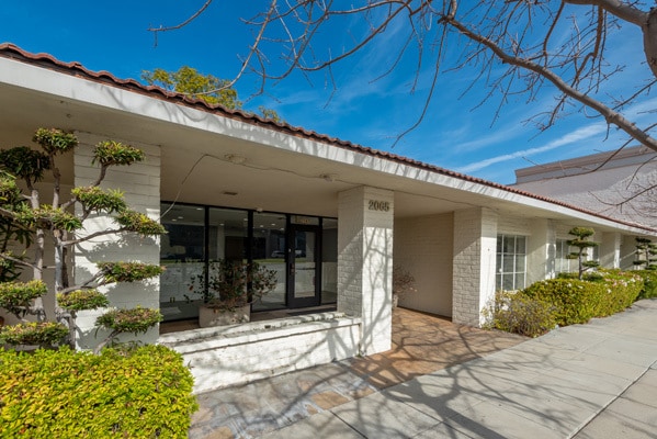 More Photos Of 2065-2095 Huntington Dr, San Marino Office For Sale
