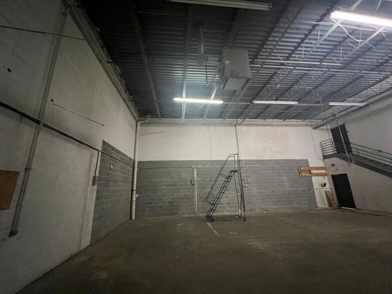 More Photos Of 1319 Shepard Dr, Sterling Light Distribution For Lease