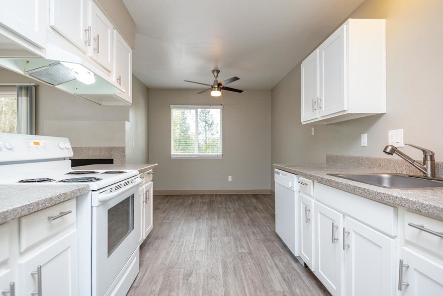 More Photos Of 805 NE Kane Dr, Gresham Apartments For Sale