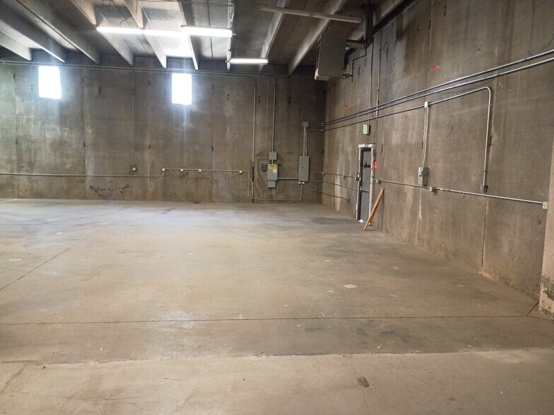 More Photos Of 5740 Logan St, Denver Warehouse For Lease