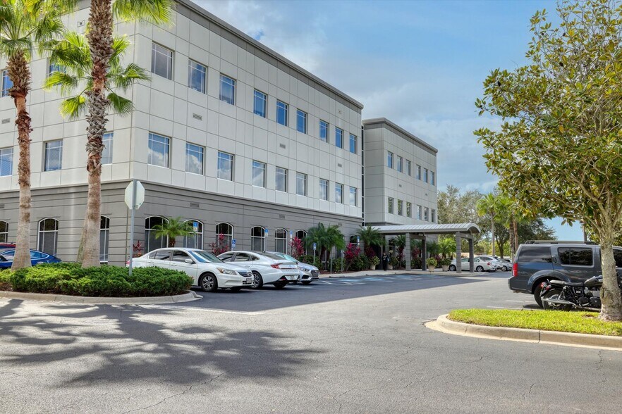 More Photos Of 6000 Cattleridge Dr, Sarasota Medical For Lease