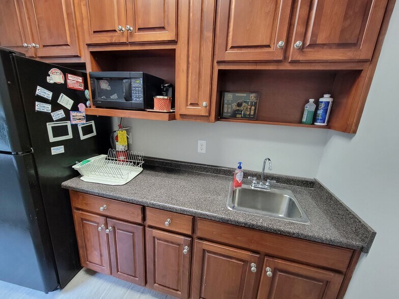 More Photos Of 182 Ben Burton Cir, Bogart Office For Sale
