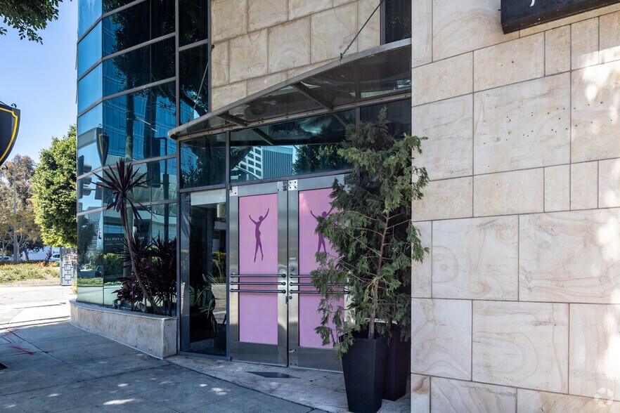 More Photos Of 9975 Santa Monica Blvd, Beverly Hills Loft Creative Space For Lease