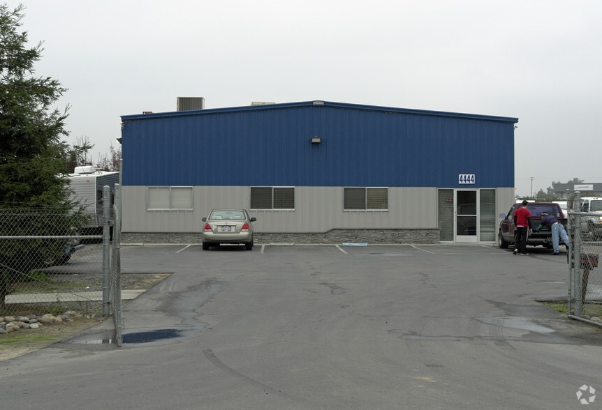 Primary Photo Of 4444 E Lincoln Ave, Fresno Warehouse For Sale