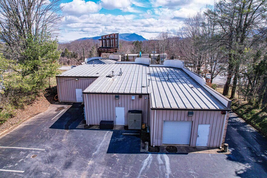 More Photos Of 473 Hendersonville Rd, Asheville General Retail For Lease