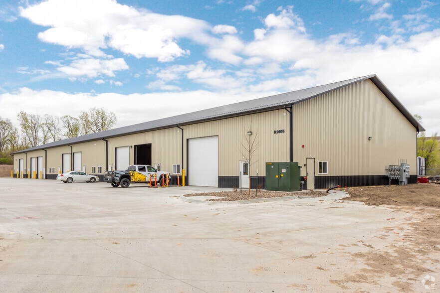 More Photos Of 1605 51st Ave, Des Moines Industrial For Lease