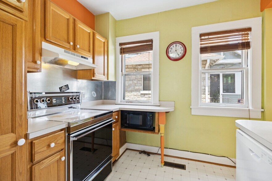 More Photos Of 1604 17th Ave S, Nashville Office Residential For Sale