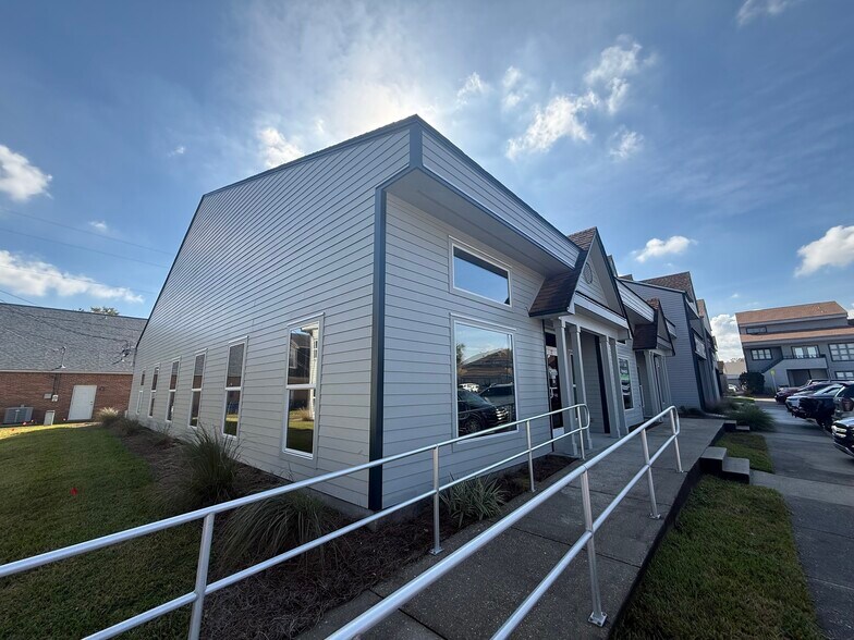 More Photos Of 4400 Bayou Blvd, Pensacola Medical For Sale