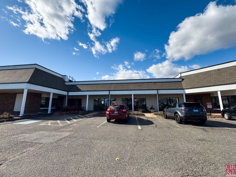 More Photos Of 30 Welles St, Glastonbury Storefront For Lease