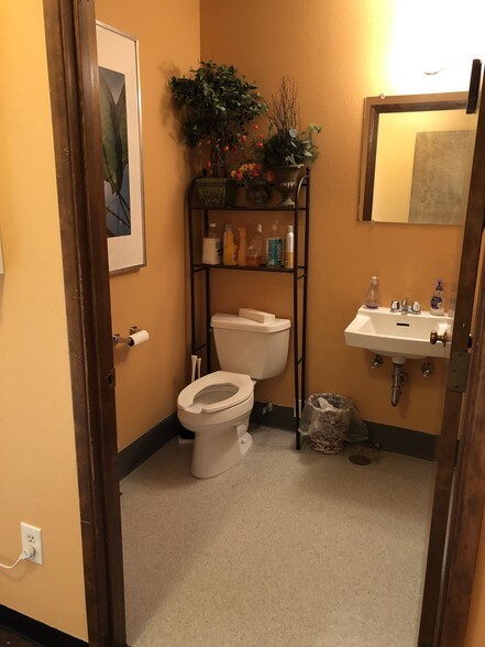 More Photos Of 5291 NE Elam Young Pky, Hillsboro Flex For Sale