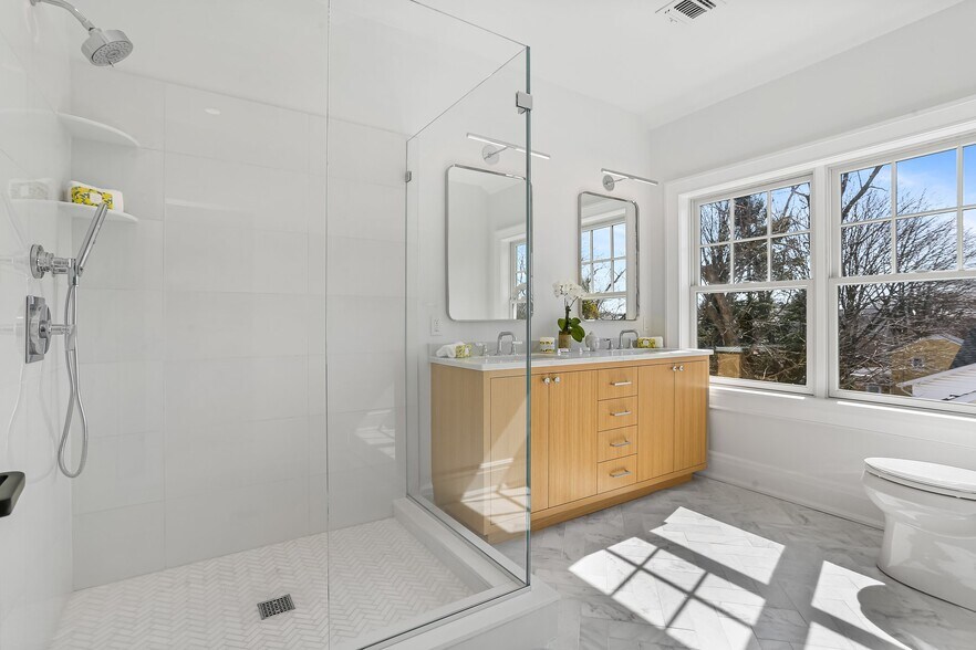 More Photos Of 25 Henry St, Greenwich Apartments For Sale