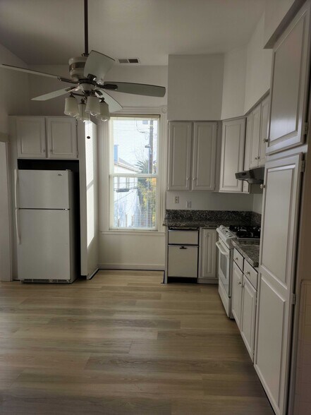 More Photos Of 11 G St, San Rafael General Retail For Sale