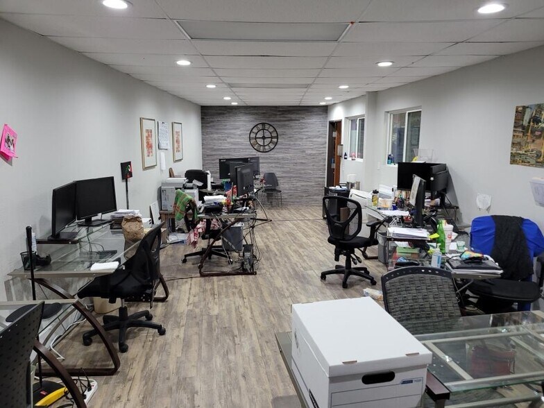 More Photos Of 3500 Dime Cir, Austin Warehouse For Lease