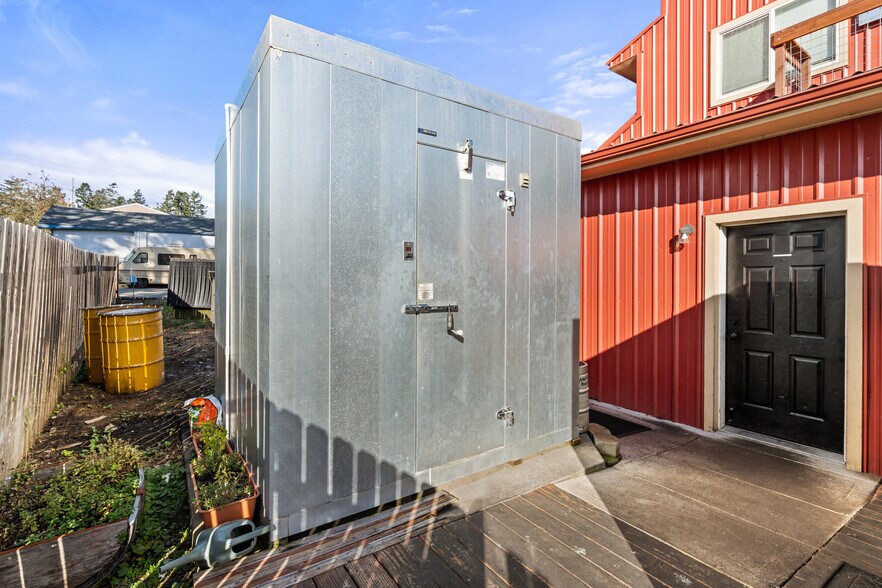 More Photos Of 401 Oak St, Brookings Specialty For Sale