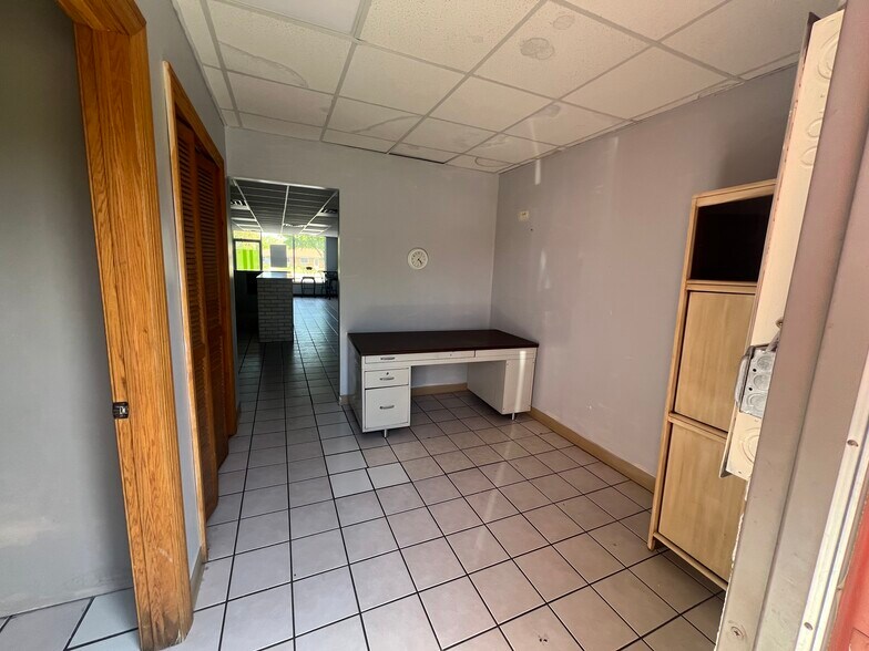 More Photos Of 35-101 E Fullerton Ave, Addison Unknown For Sale