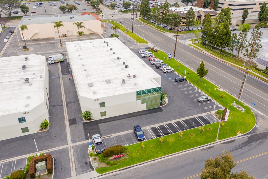 More Photos Of 15121 Graham St, Huntington Beach Light Manufacturing For Lease