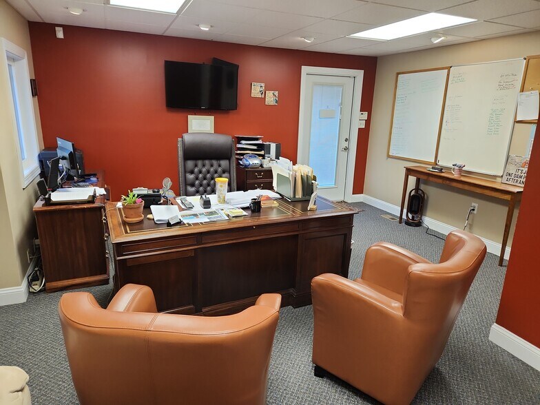 More Photos Of 3121 E Boundary Ct, Midlothian Office For Sale