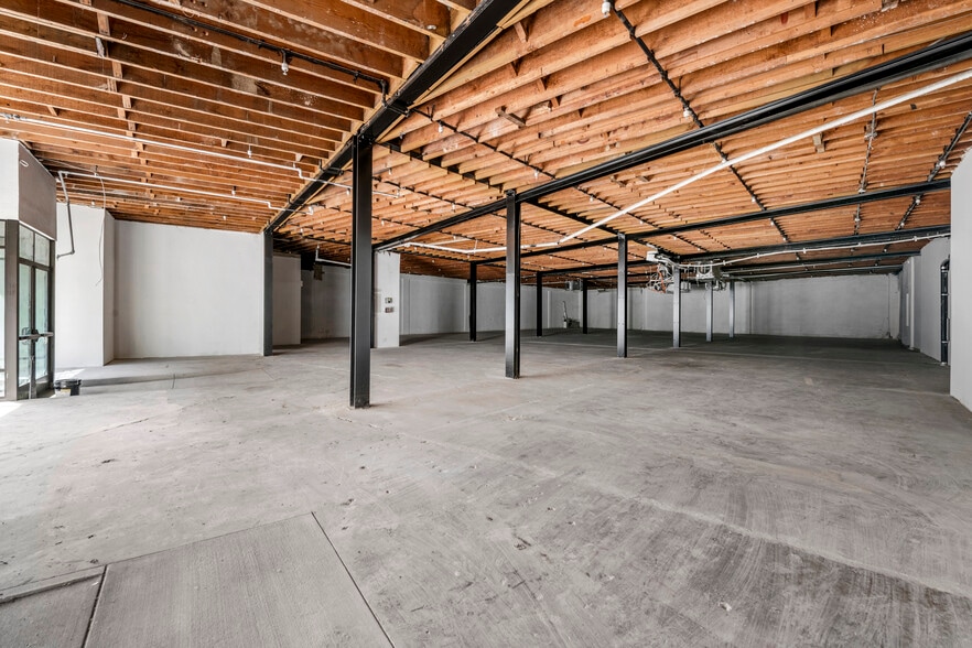 More Photos Of 735 S La Brea Ave, Los Angeles Freestanding For Lease