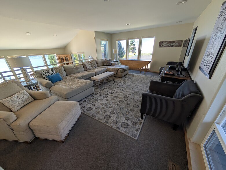 More Photos Of 335 Henderson Rd, Chelan Hospitality For Sale