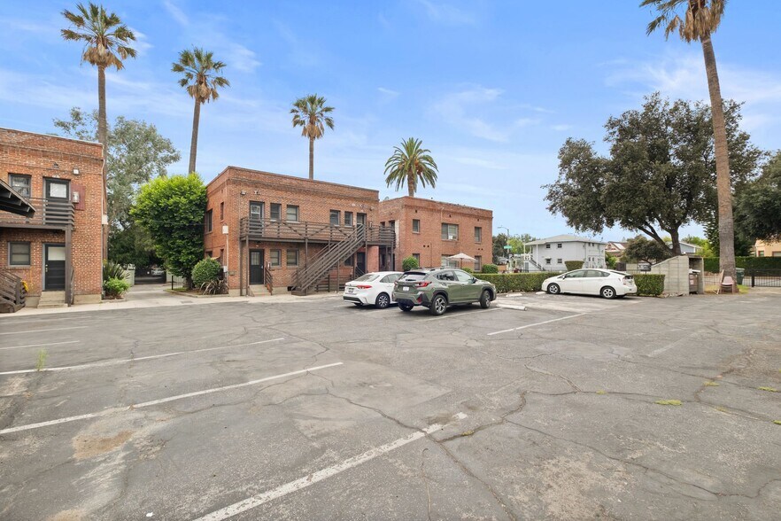 More Photos Of 239 E Villa St, Pasadena Apartments For Sale