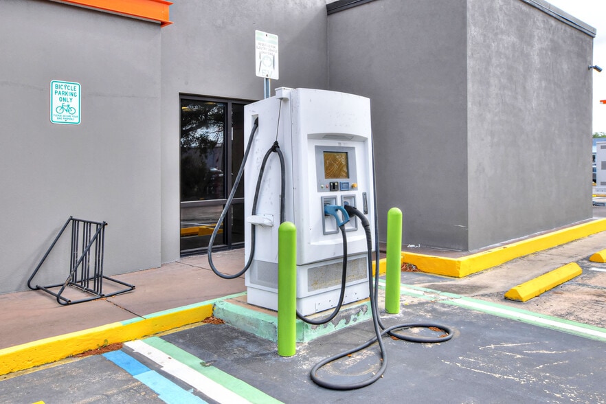 More Photos Of 1202 N Broadway Ave, Bartow Restaurant For Sale