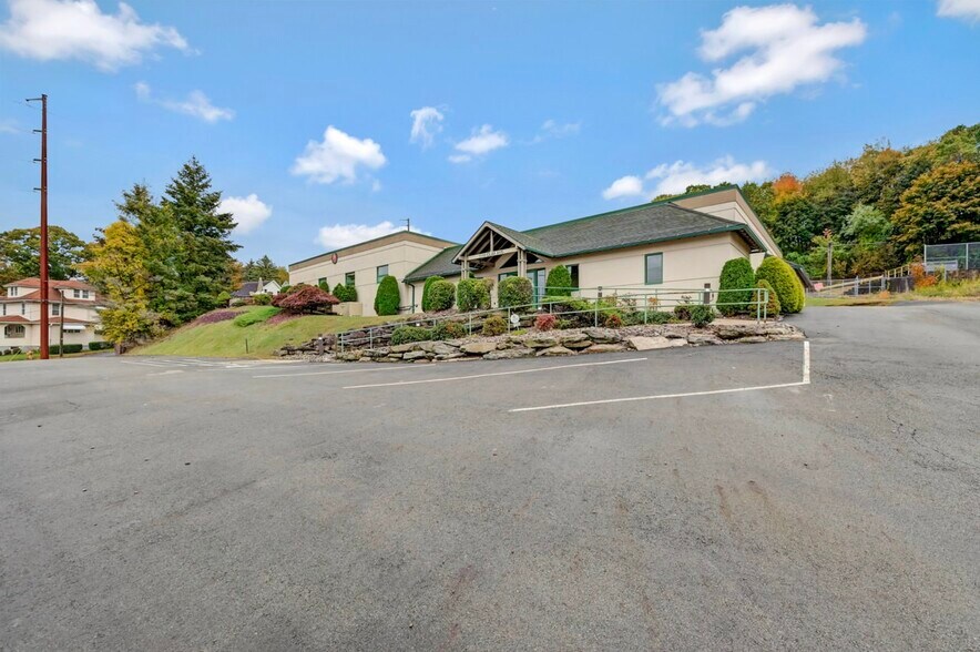 More Photos Of 1110 Clay Ave, Dunmore Medical For Lease