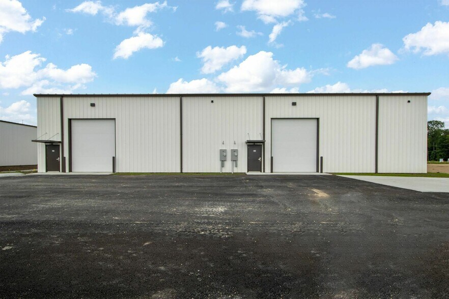 More Photos Of 830 Wesco Pky, Sheridan Warehouse For Lease