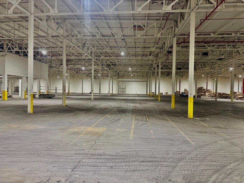 More Photos Of 815 E Kenwood Ave, Decatur Distribution For Lease